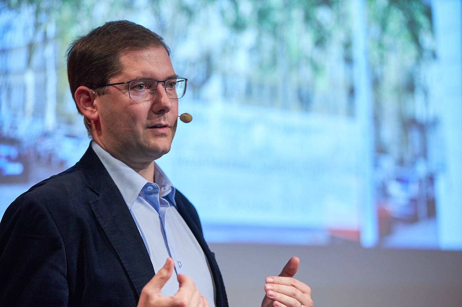 Simon Tschannett von der Firma Weatherpark in Wien zu Gast bei der Energie Lounge 2019 im Vorarlberg Museum. Bild: Darko Todorovic.