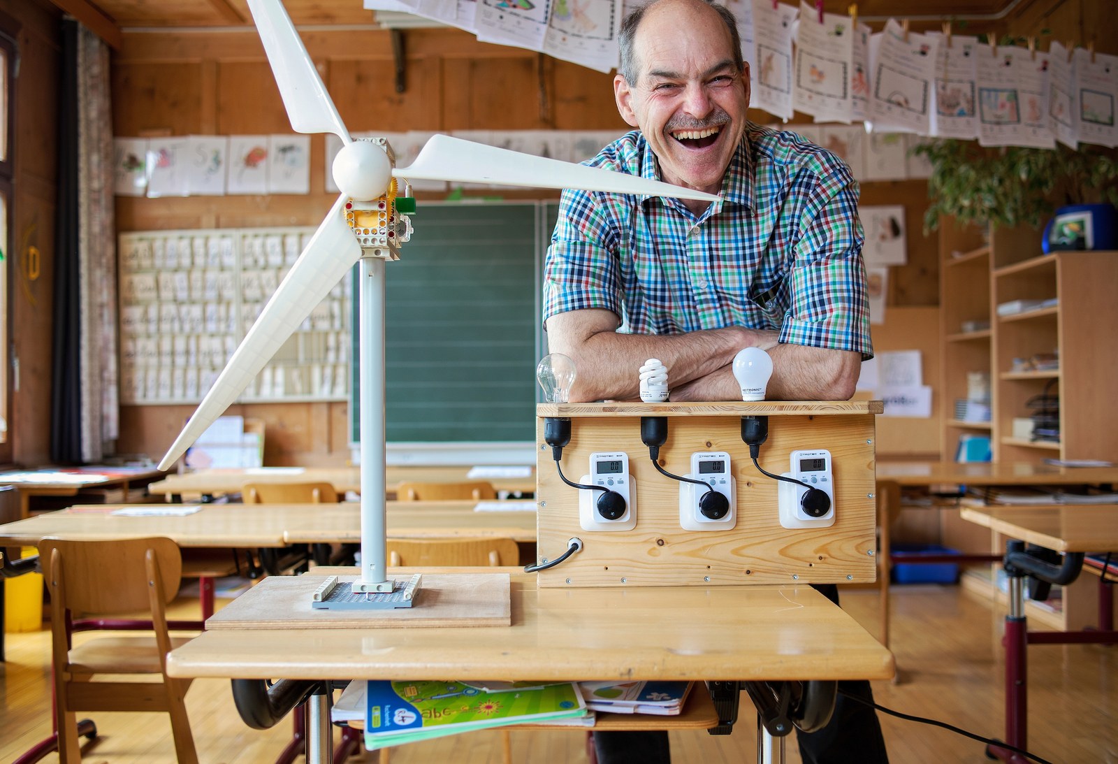 Energiepionier Albert Rinderer aus Thüringerberg im Einsatz für die energiewerkstatt.schule Markus Gmeiner