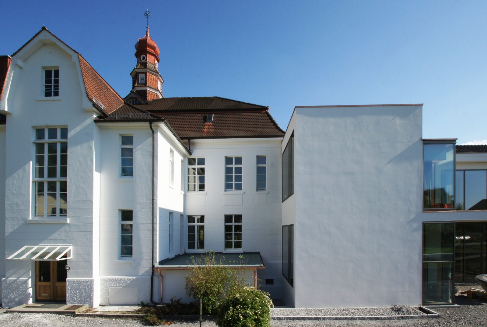 Volksschule Röthis, Aussenansicht, CR Barbara Bühler