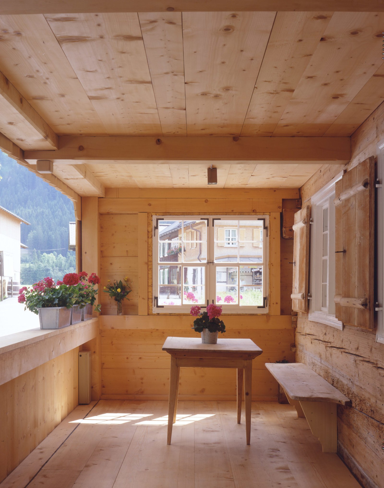 Haus Matt, Schoppernau, nach der Sanierung, Veranda, CR Friedrich Böhringer