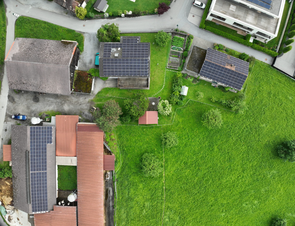 Photovoltaik – Landwirt setzt auf Nachhaltigkeit und Sicherheit Photovoltaik – Landwirt setzt auf Nachhaltigkeit und Sicherheit